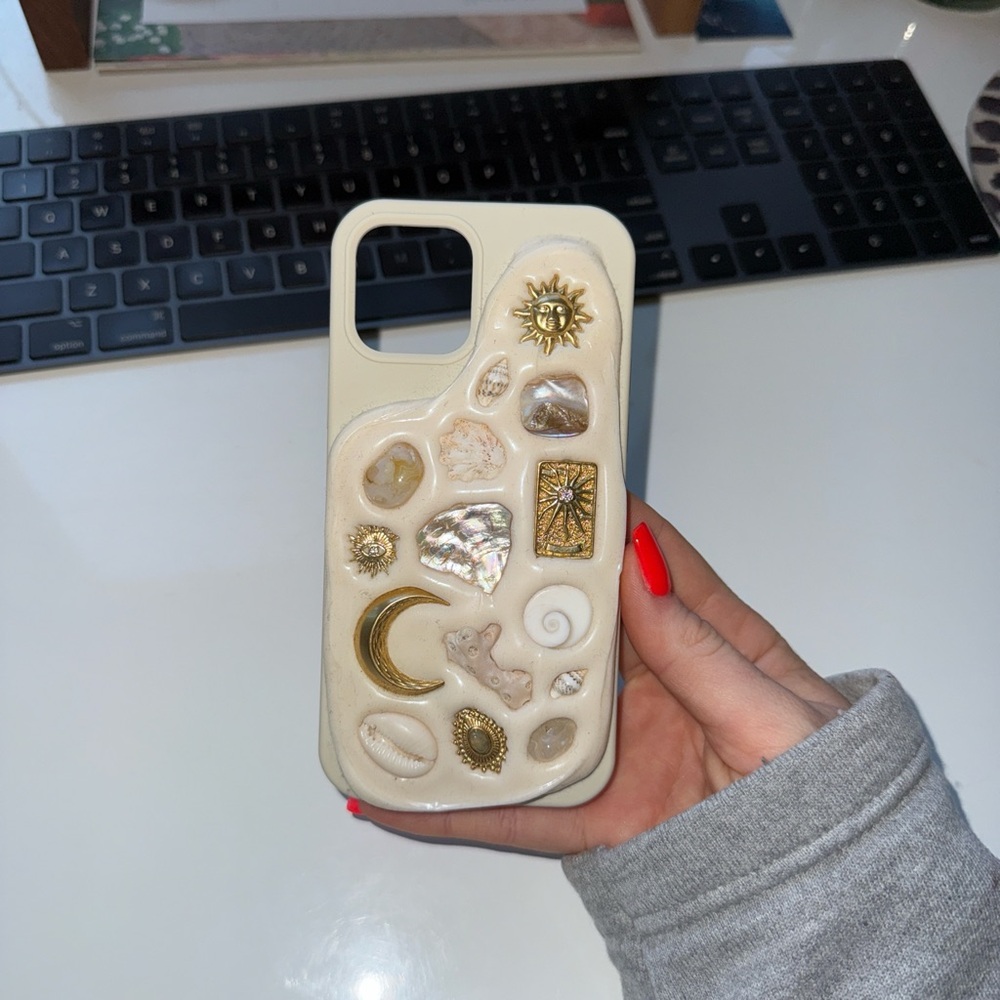 Elegant Cream and Gold Phone Case